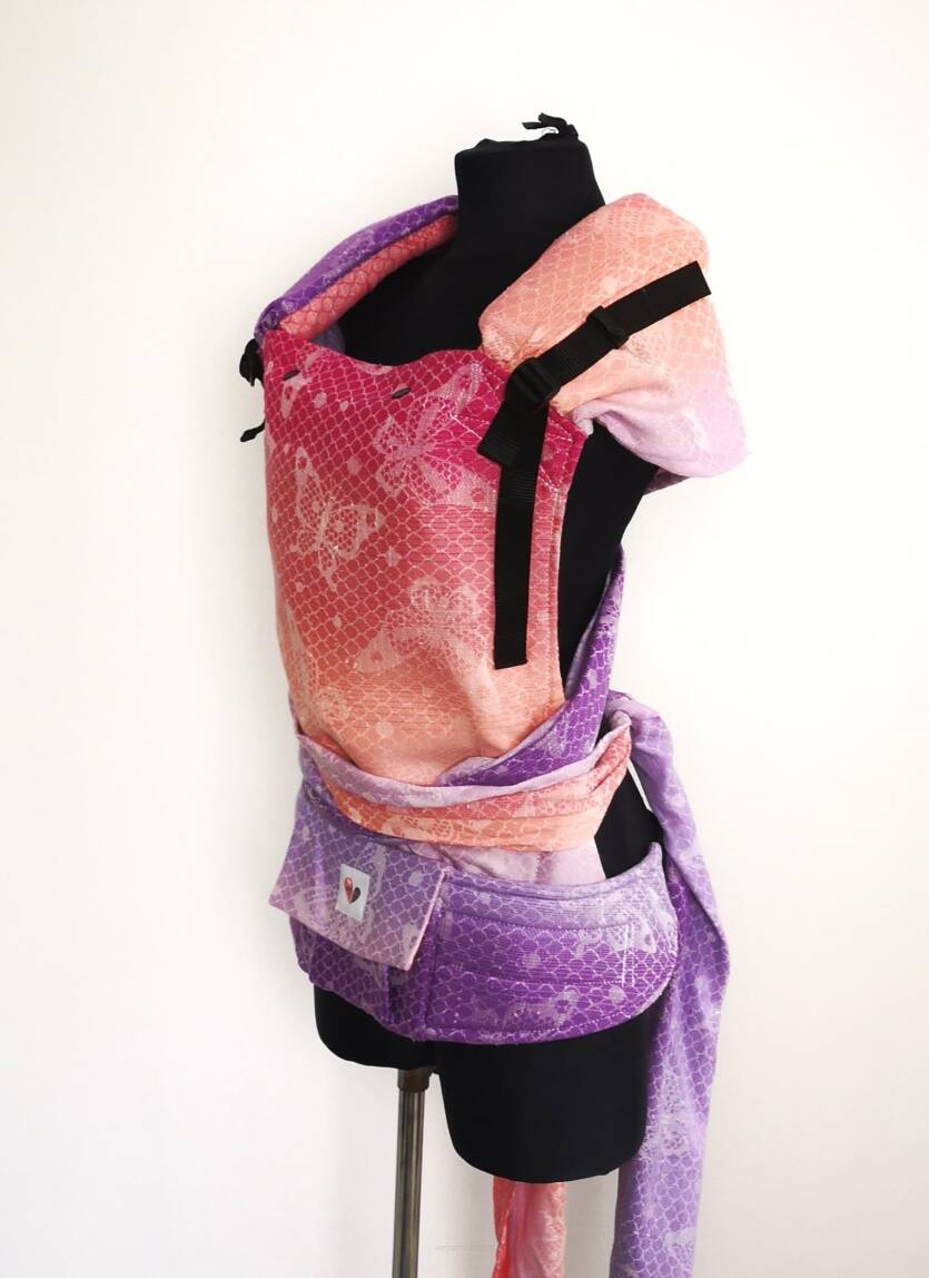 Ergonomic baby carrier. Hybrid baby carrier. Lace Love Themis.