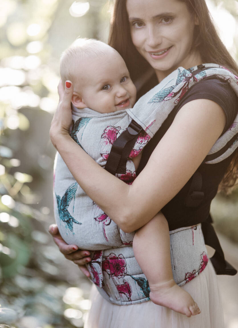 Freely Grow. Ergonomic baby carrier. Colibri Rosa .