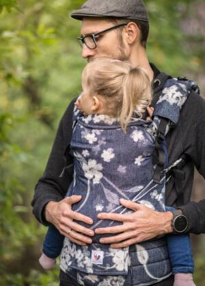 Freely Grow baby carrier. Flover of infinity .